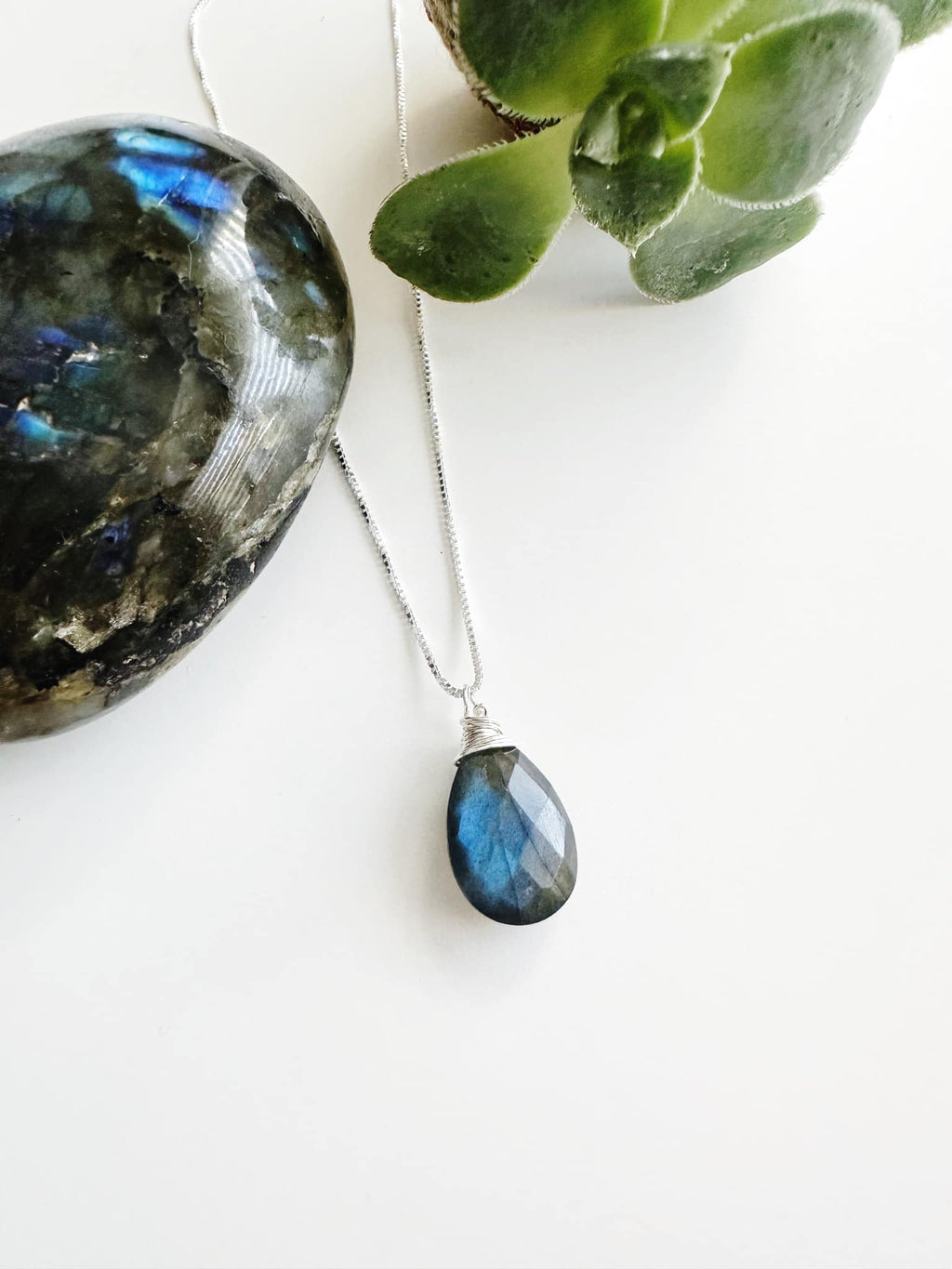Collar de Plata 925 Amuleto Labradorita. Incluye significado de la piedra y packing para regalo