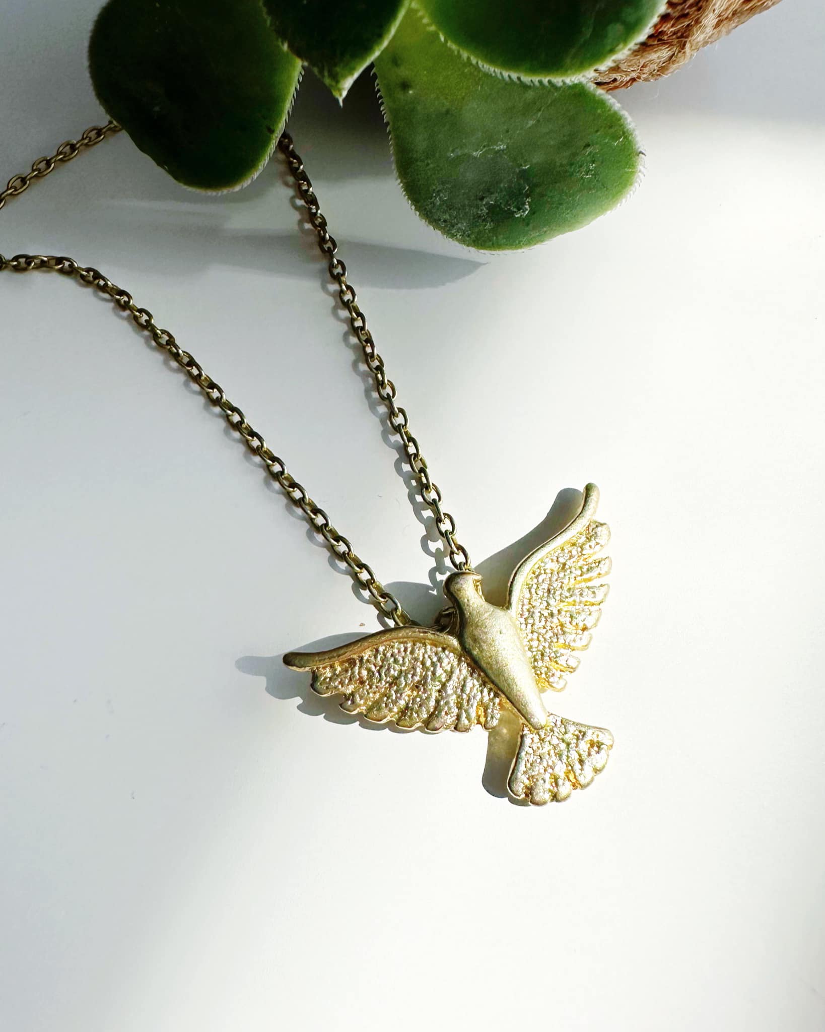 Collar Espíritu Santo. Incluye mensaje especial y packing para regalo