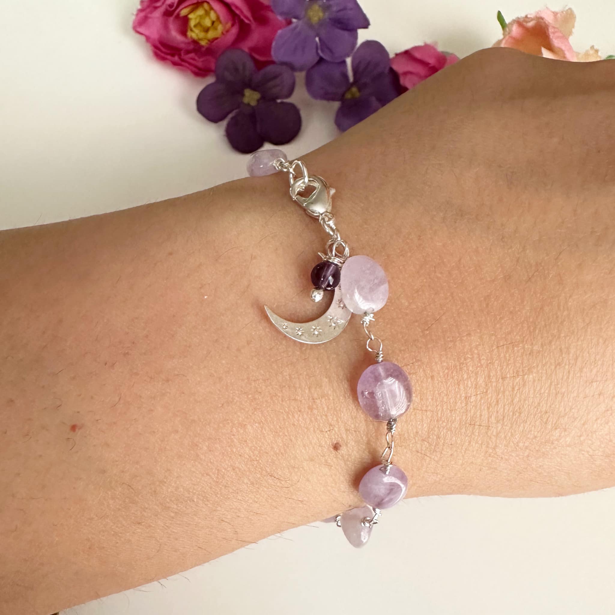 Pulsera Luna Luz en Amatista. Incluye significado de la Piedra y packing para regalo