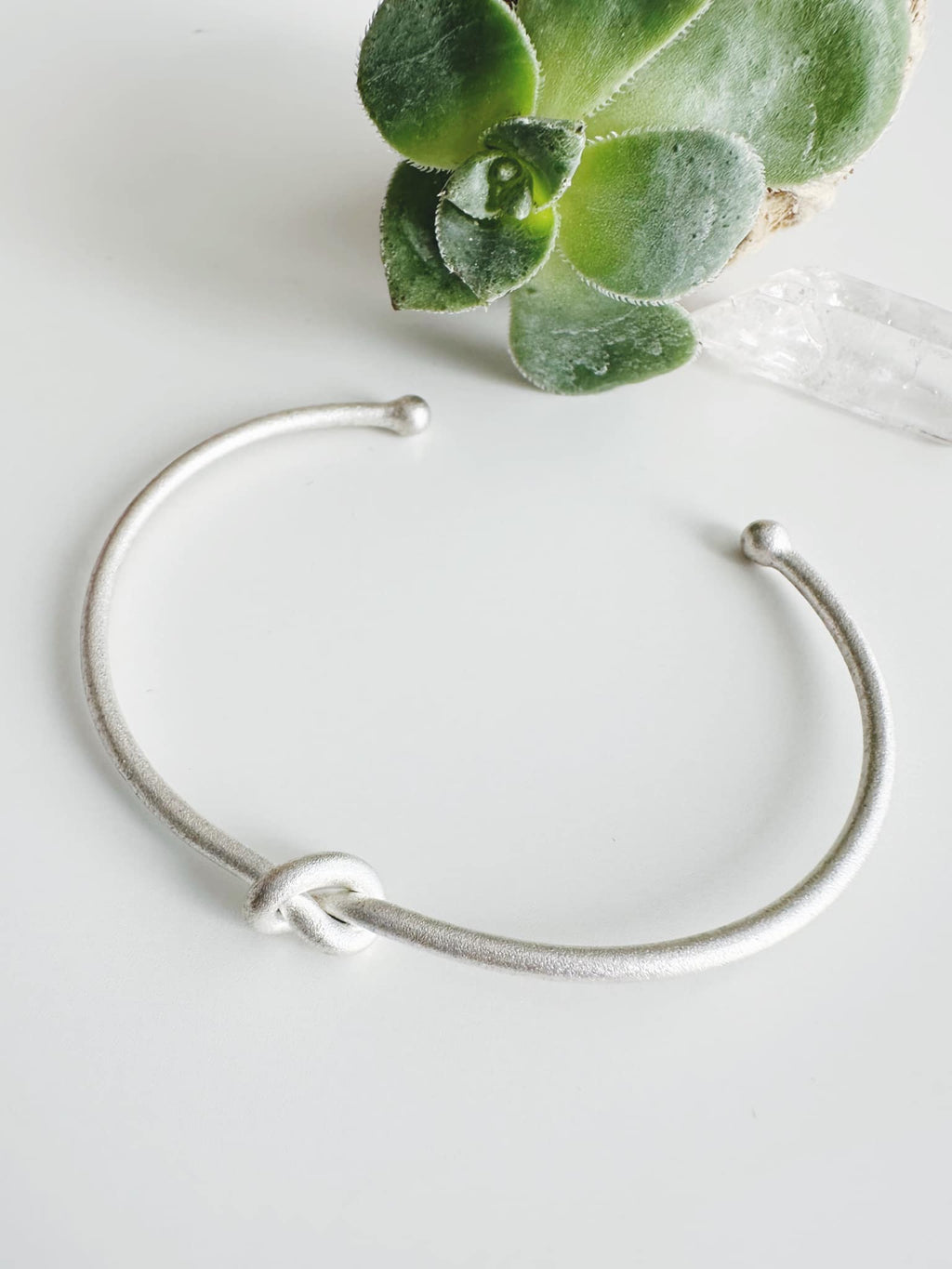 Pulsera silver tipo Esclava. Incluye Packing para regalo