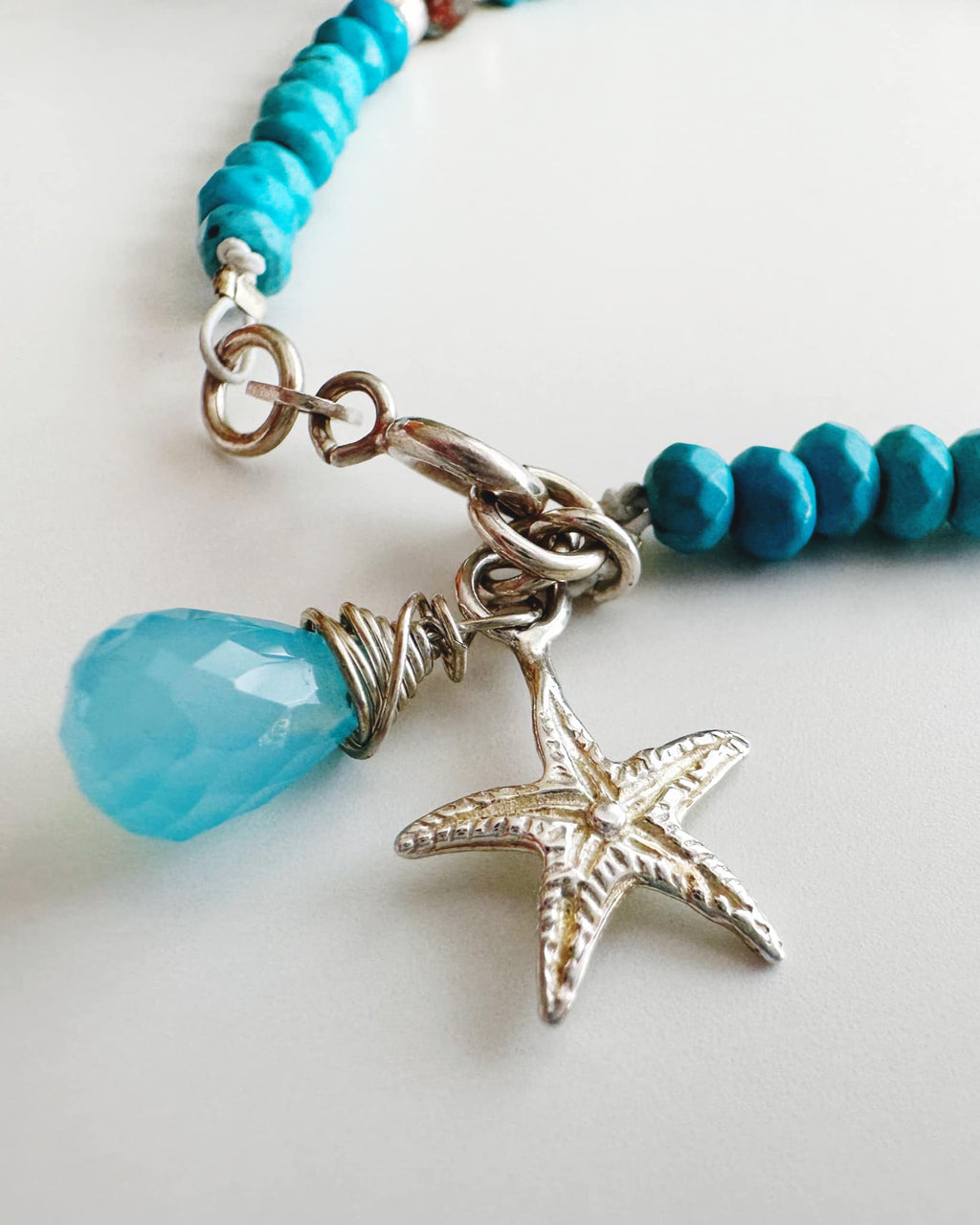 Pulsera en piedras Turquesa. Incluye significado de la piedra y packing para regalo