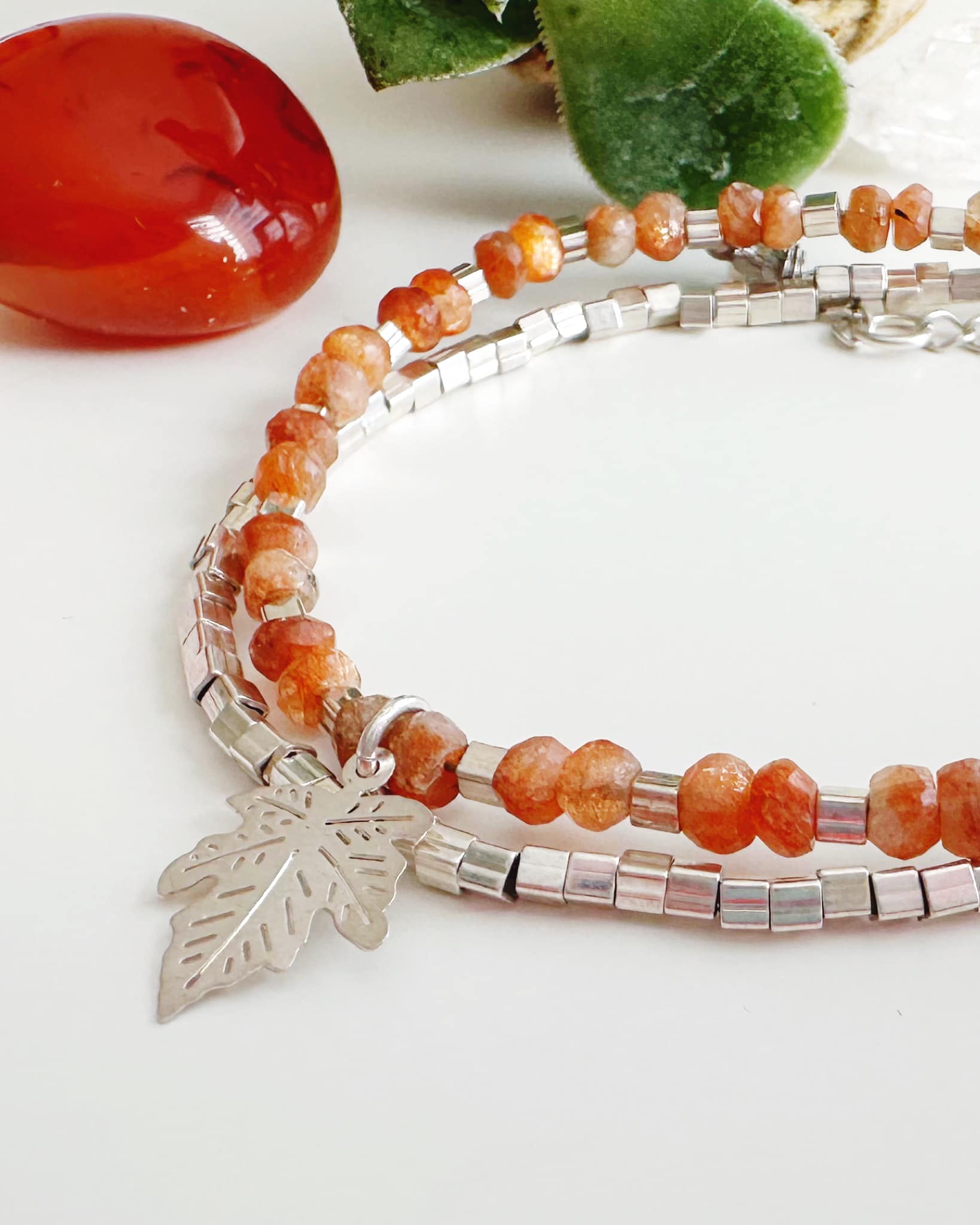 Pulsera silver duo Piedra del Sol y Mostacillas. Incluye Packing para regalo