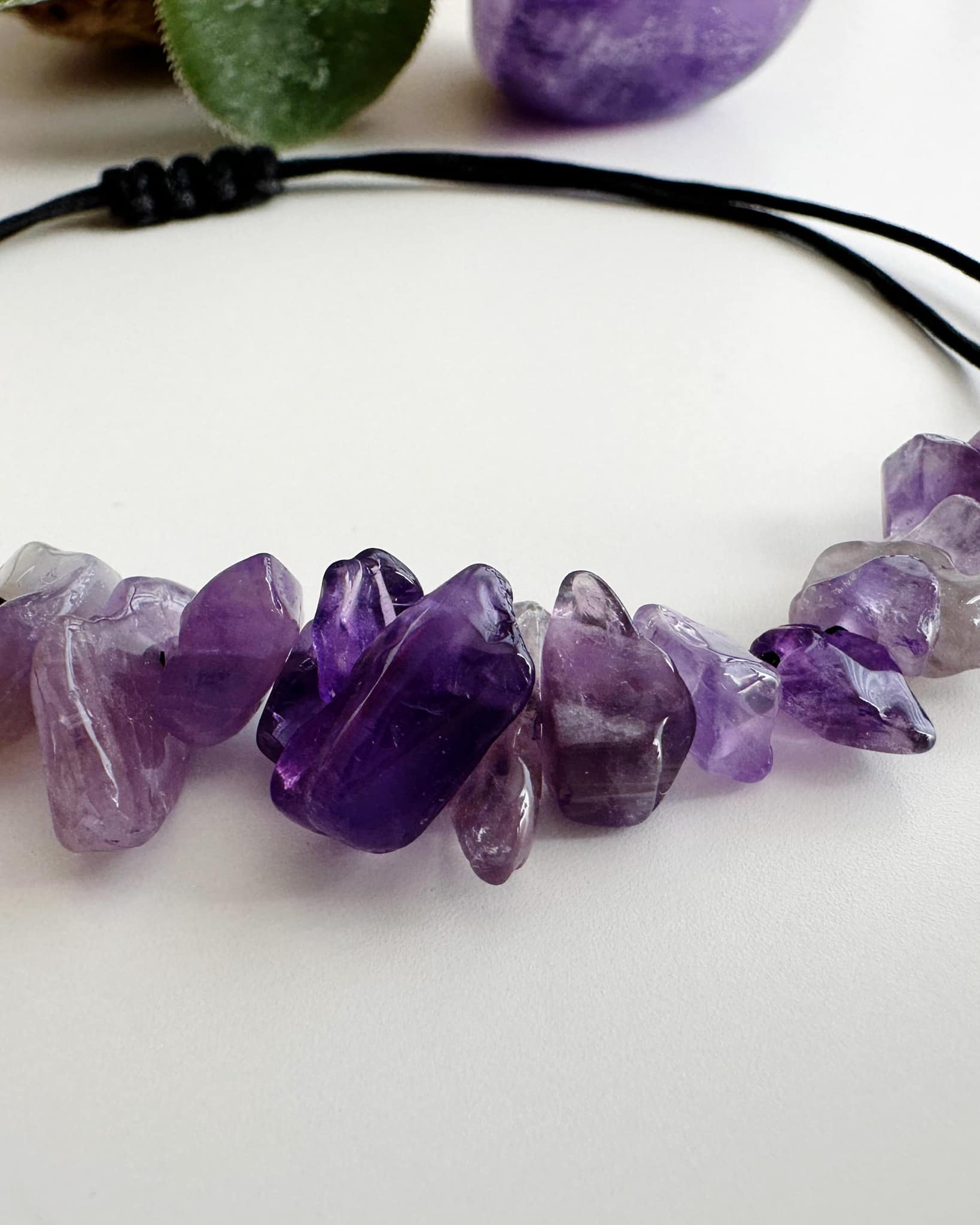 Pulsera hilo Ajustable Amatista. Incluye significado y packing para regalo