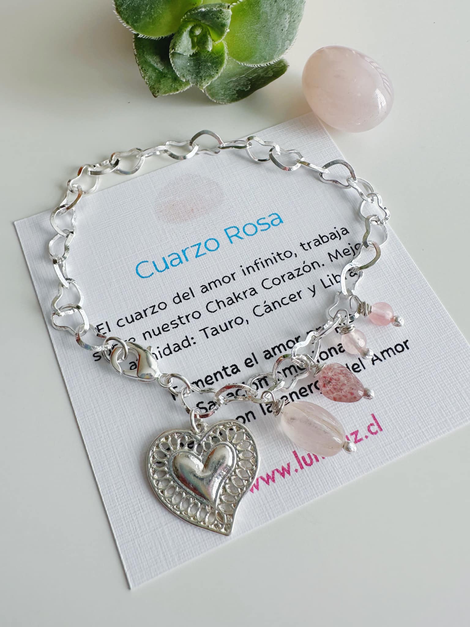Pulsera corazón y piedras Cuarzo Rosa . Incluye significado de la piedra y Packing para regalo