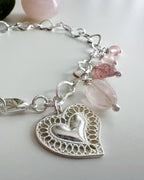 Pulsera corazón y piedras Cuarzo Rosa . Incluye significado de la piedra y Packing para regalo
