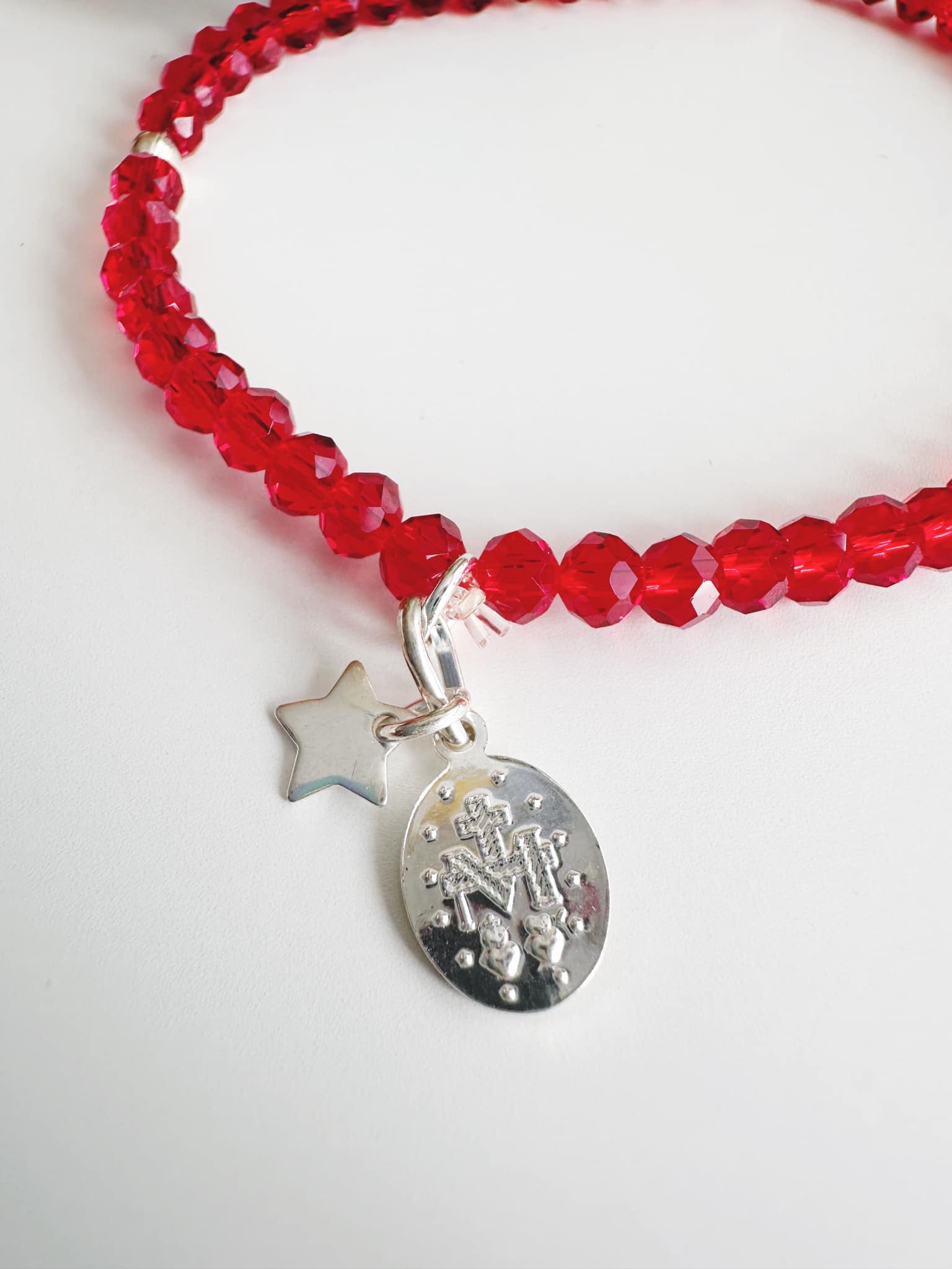 Pulsera Virgen de los rayos. Incluye mensaje especial y Packing para regalo