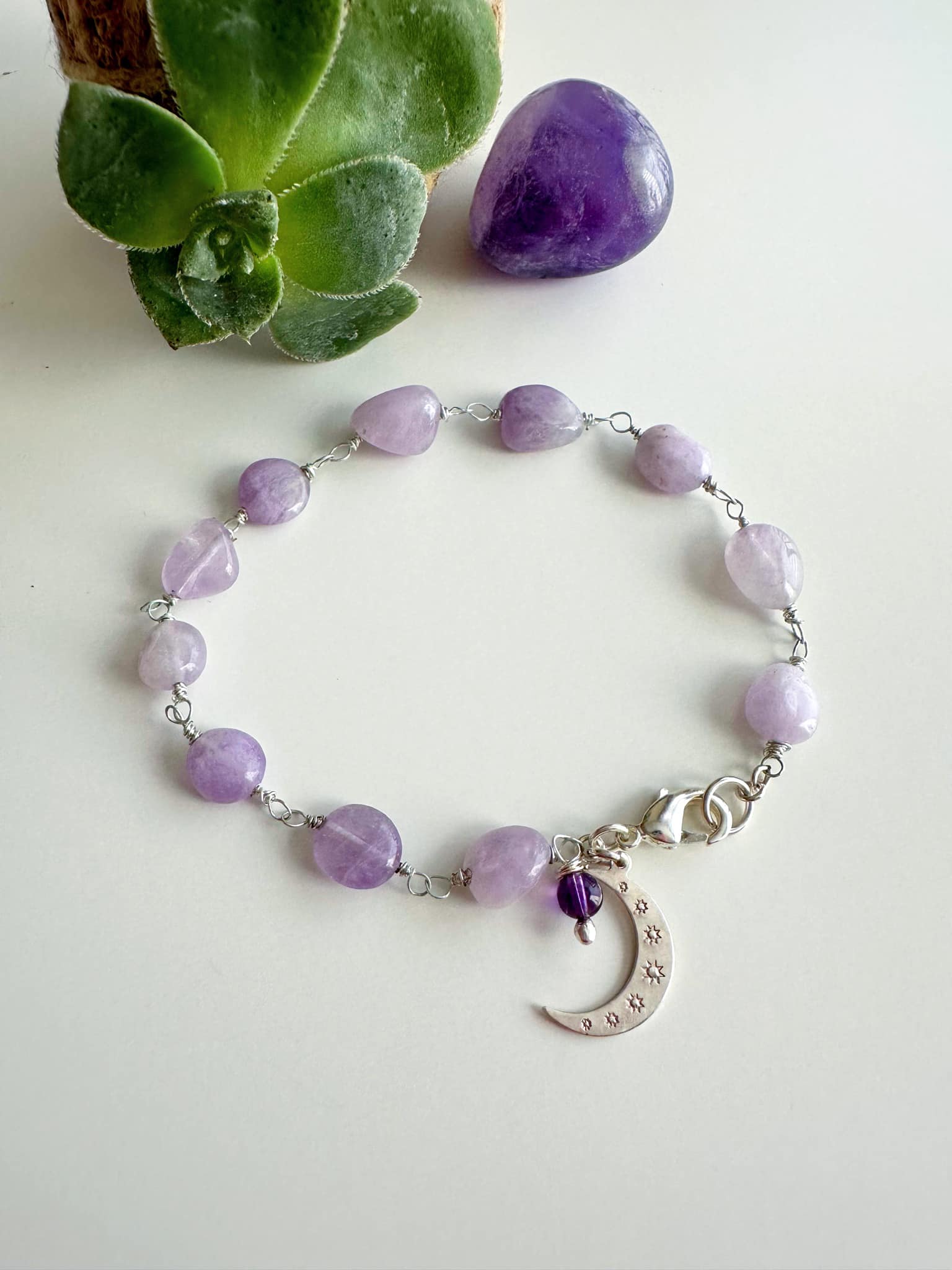 Pulsera Luna Luz en Amatista. Incluye significado de la Piedra y packing para regalo