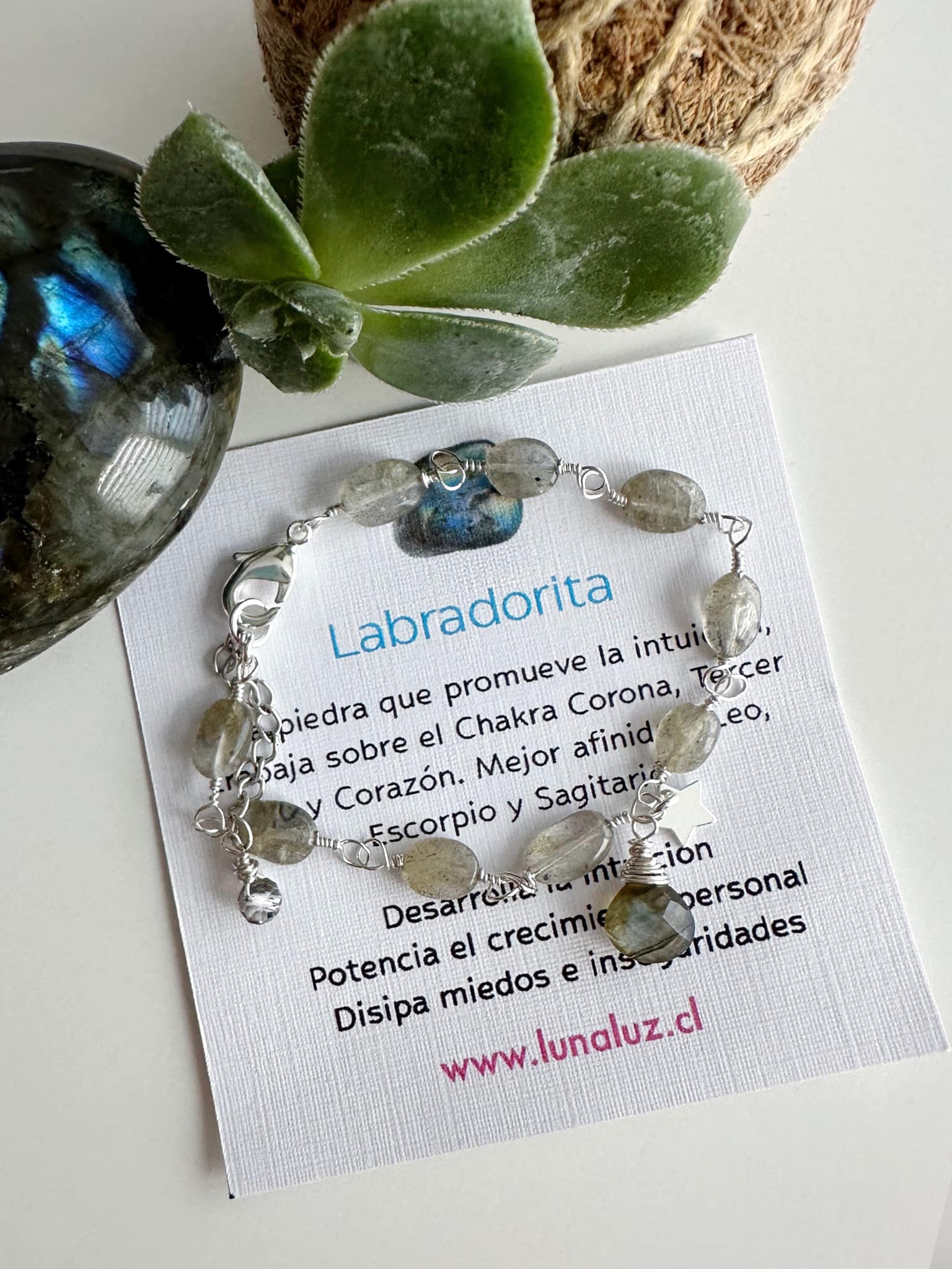 Pulsera silver “Intuición” en piedras nautrales Labradoritas. Incluye significado de la piedra y Packing para regalo