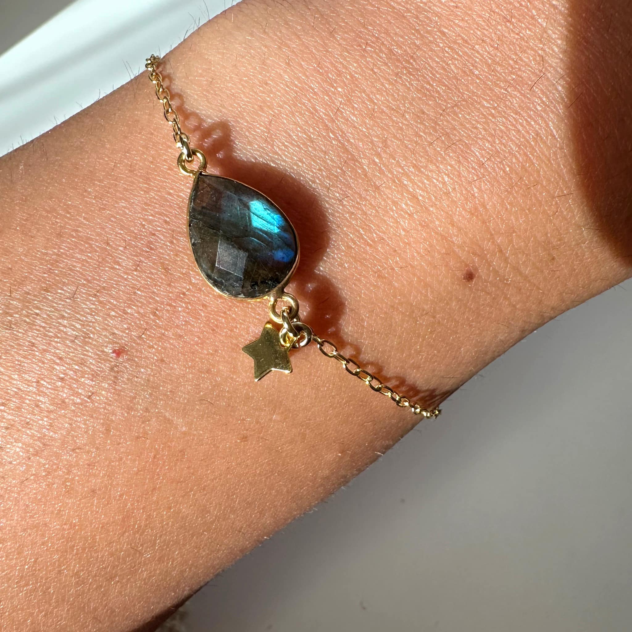 Pulsera “Intuición” piedra Labradorita. Incluye packing regalo y significado de la Piedra