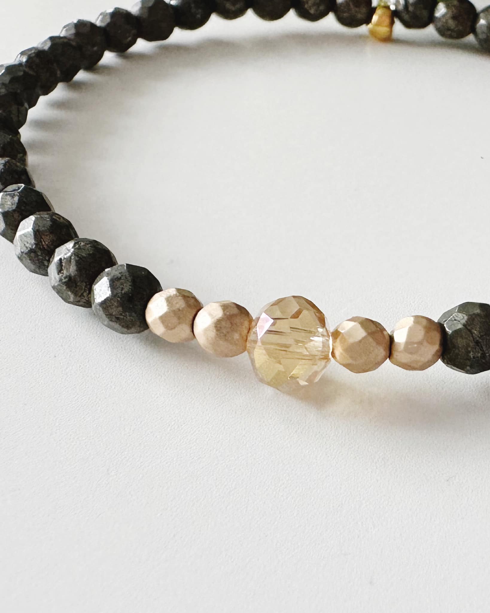 Pulsera Amuleto para Virgo en piedra Pirita . Incluye mensaje especial y Packing para regalo