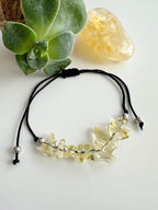 Pulsera hilo Ajustable Cuarzo Citrino. Incluye significado de la piedra y Packing para regalo