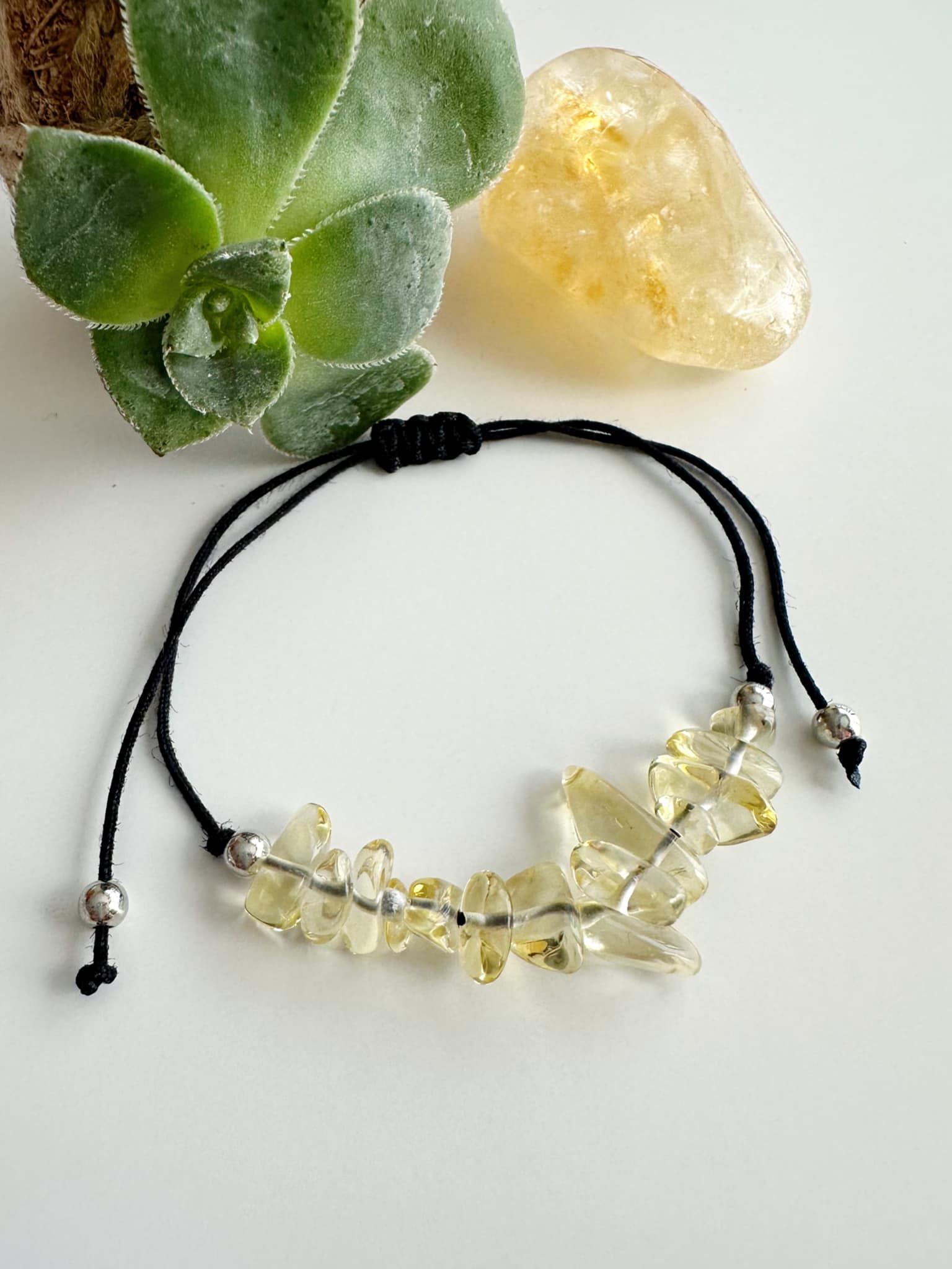 Pulsera hilo Ajustable Cuarzo Citrino. Incluye significado de la piedra y Packing para regalo