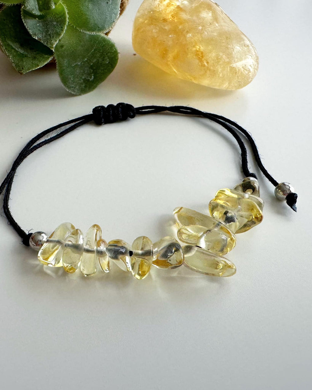 Pulsera hilo Ajustable Cuarzo Citrino. Incluye significado de la piedra y Packing para regalo