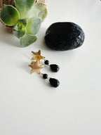 Aros estrella en piedra Onix negro. Incluye significado de la piedra  y packing para regalo