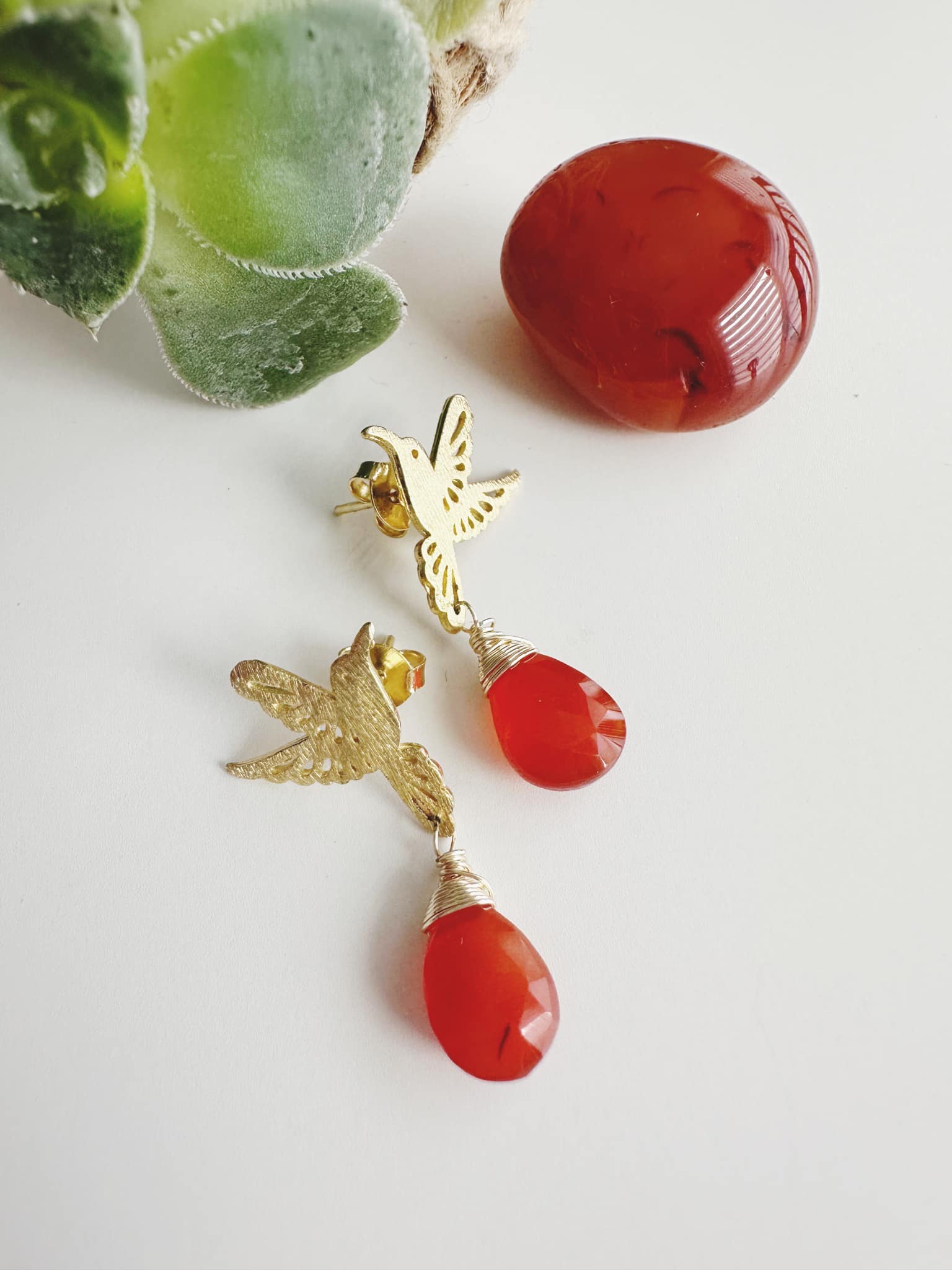 Aros Colibrí en piedras de Cornalina .Incluye significado, Packing para regalo