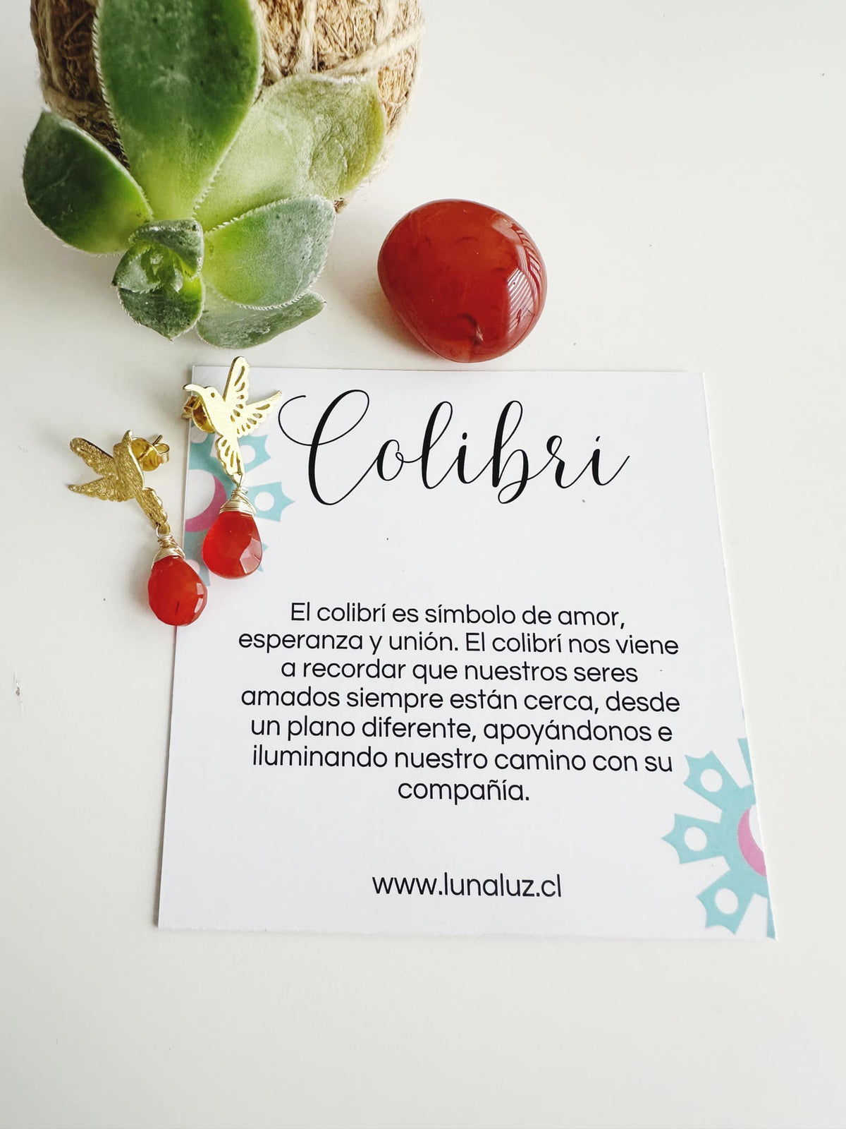 Aros de Colibrí con Piedra Cornalina “Alegría en Vuelo”. Enchape de Oro 18k