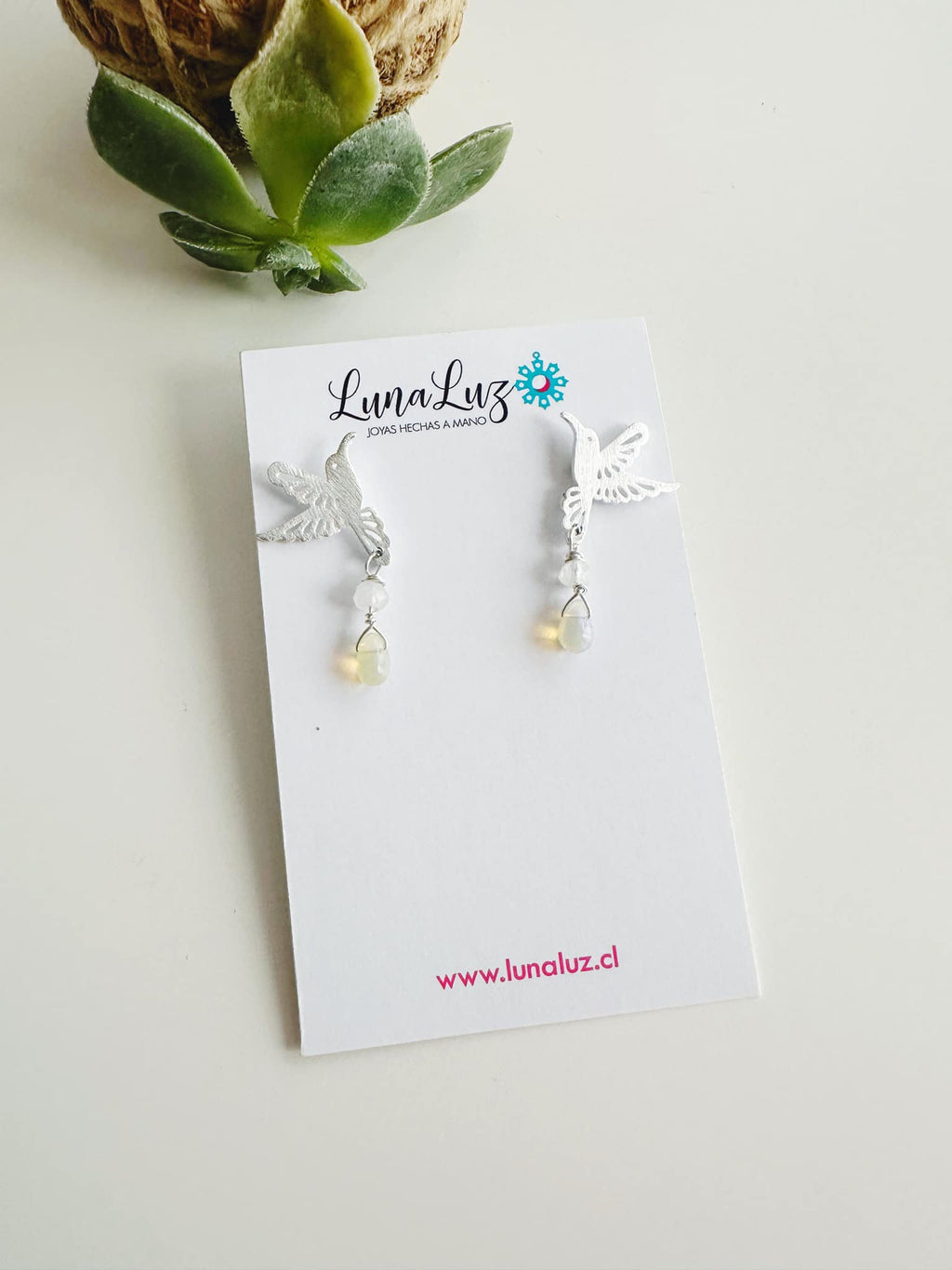 Aros Colibrí en Piedra Ópalo etíope. Incluye significado de la piedra y packing para regalo