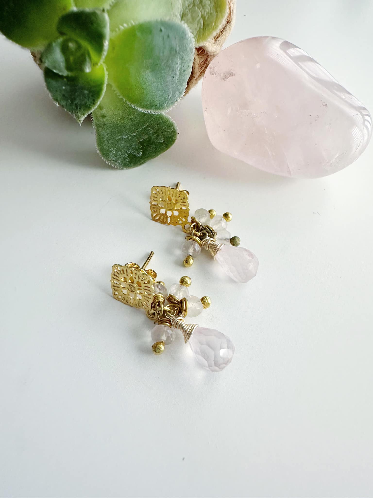 Aros piedra Cuarzo Rosa. Incluye significado de la piedra y Packing para regalo