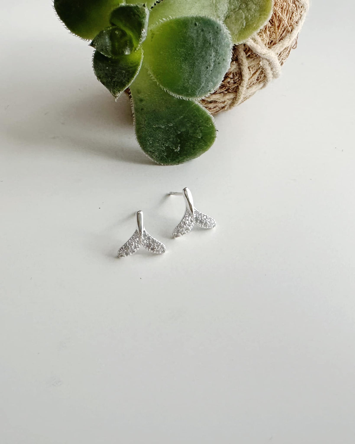 Aros colita de ballena en circones. PLATA 925