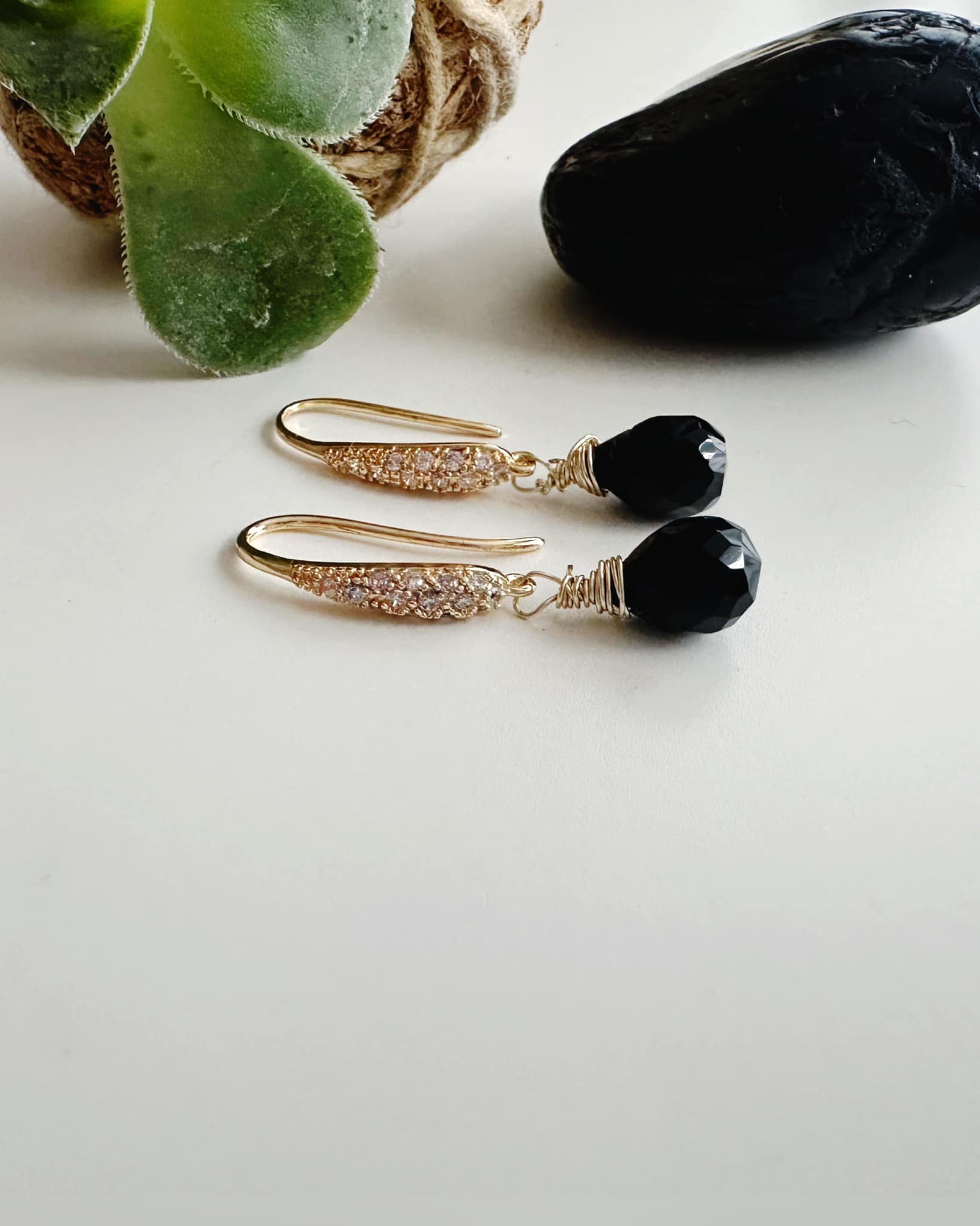 Aros piedra Onix . Incluye significado de la piedra y packing para regalo