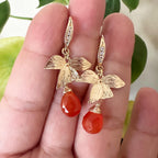 Aros flor en piedra Cornalina. Incluye significado de la piedra y  packing  para regalo