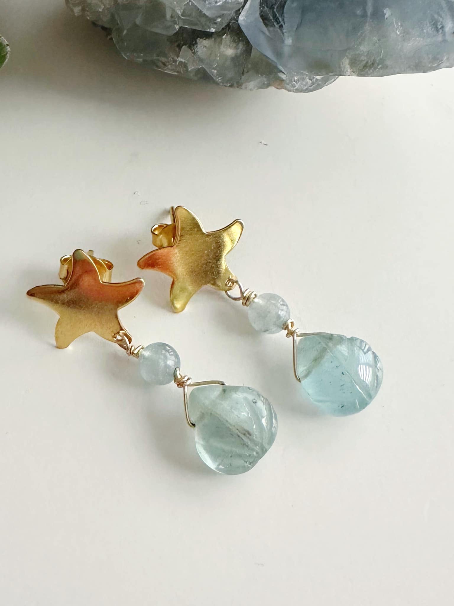 Aros estrella piedra Aguamarina. Incluye significado de la piedra  y packing para regalo