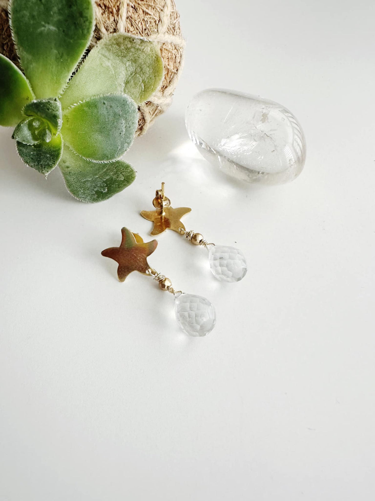 Aros Estrella "Luz, Claridad y Energía Positiva"con Cuarzo Cristal. Enchape de Oro 18k