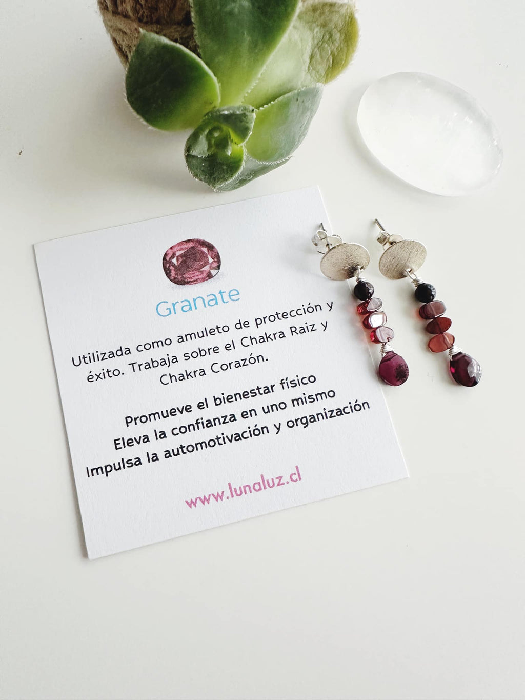 Aros silver “Enraíza” en piedras Granates. Incluye significado de la piedra y packing para regalo