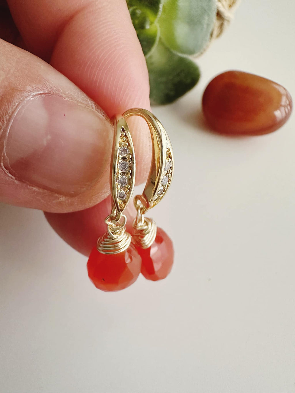 Aros piedra Cornalina. Incluye significado de la piedra y packing para regalo