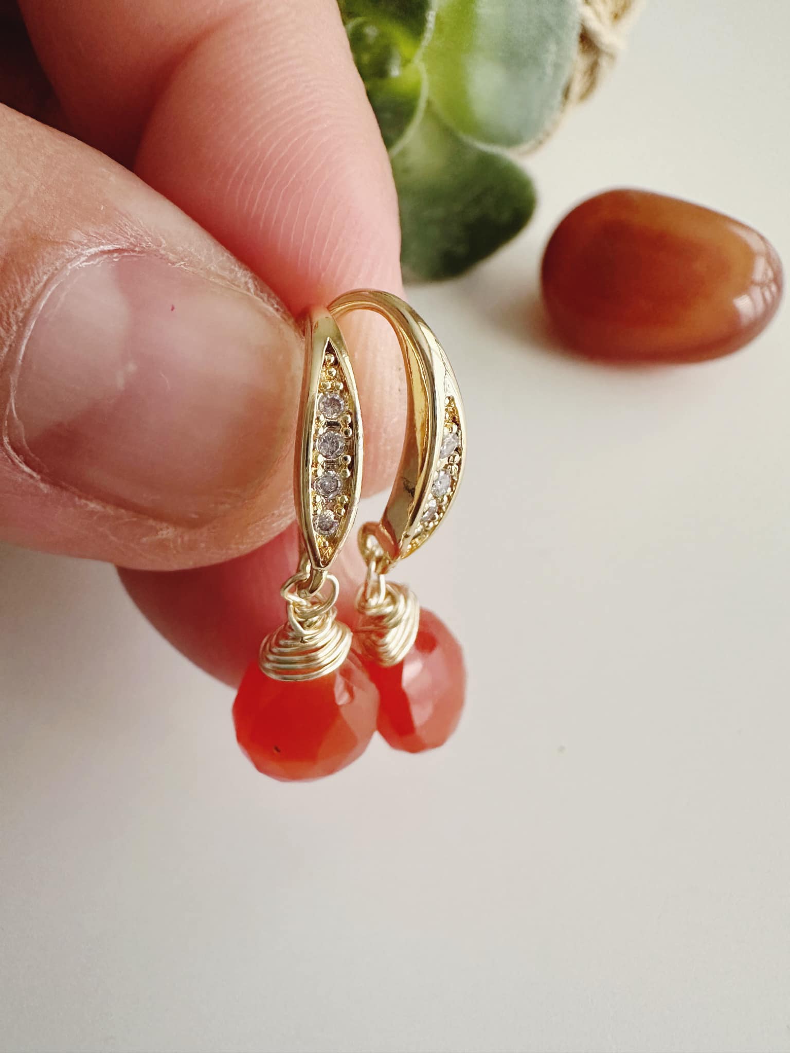 Aros piedra Cornalina. Incluye significado de la piedra y packing para regalo