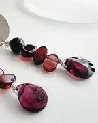 Aros silver “Enraíza” en piedras Granates. Incluye significado de la piedra y packing para regalo