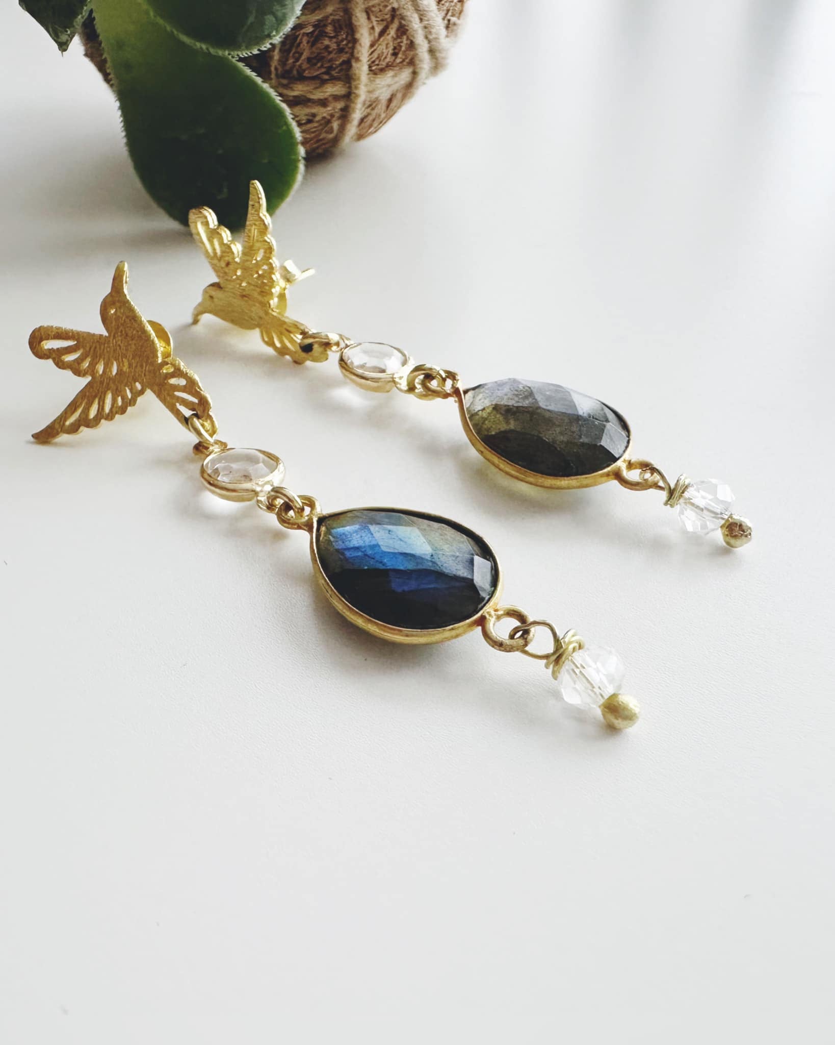 Aros Colibrí piedra Labradorita. Incluye significado y packing para regalo