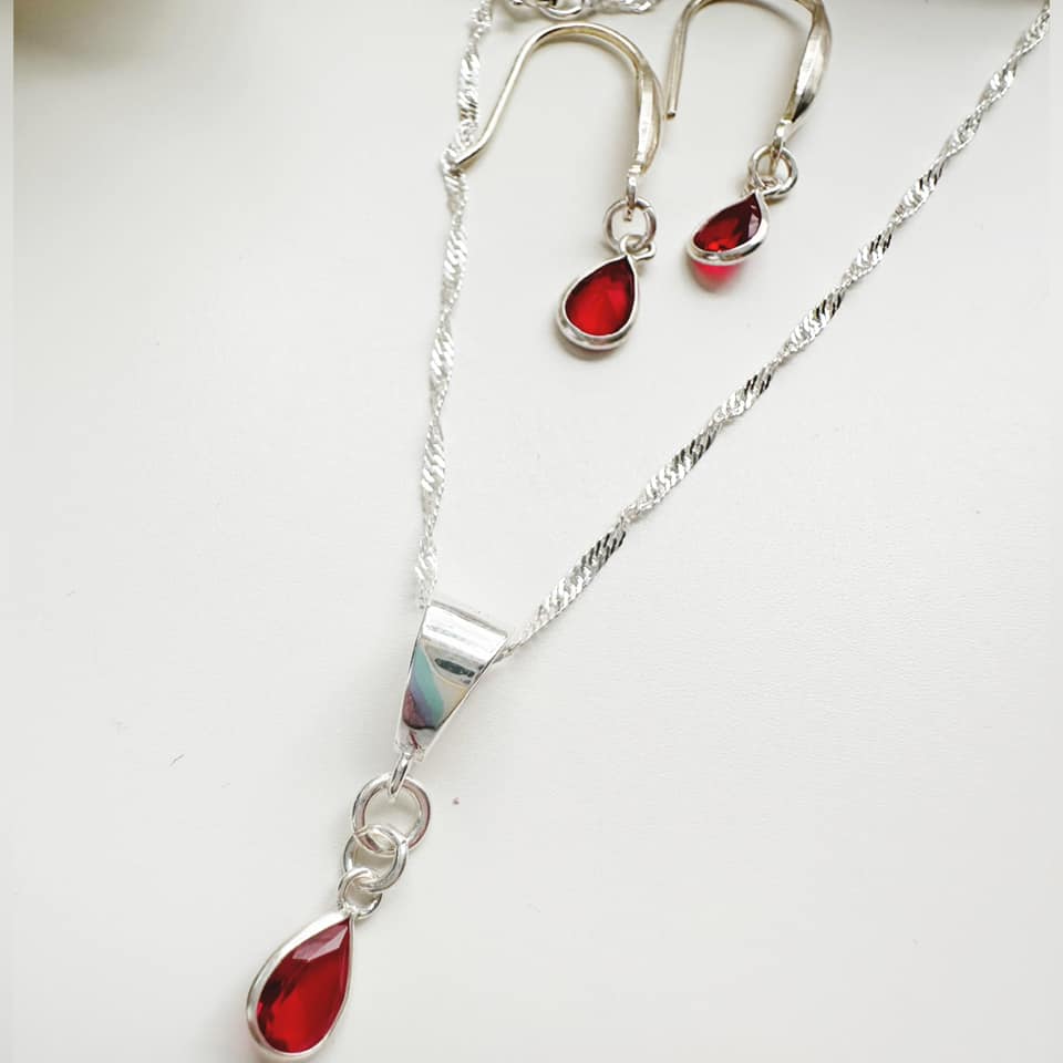 Conjunto "Pasión" en cristales rojos. Incluye Packing para regalo