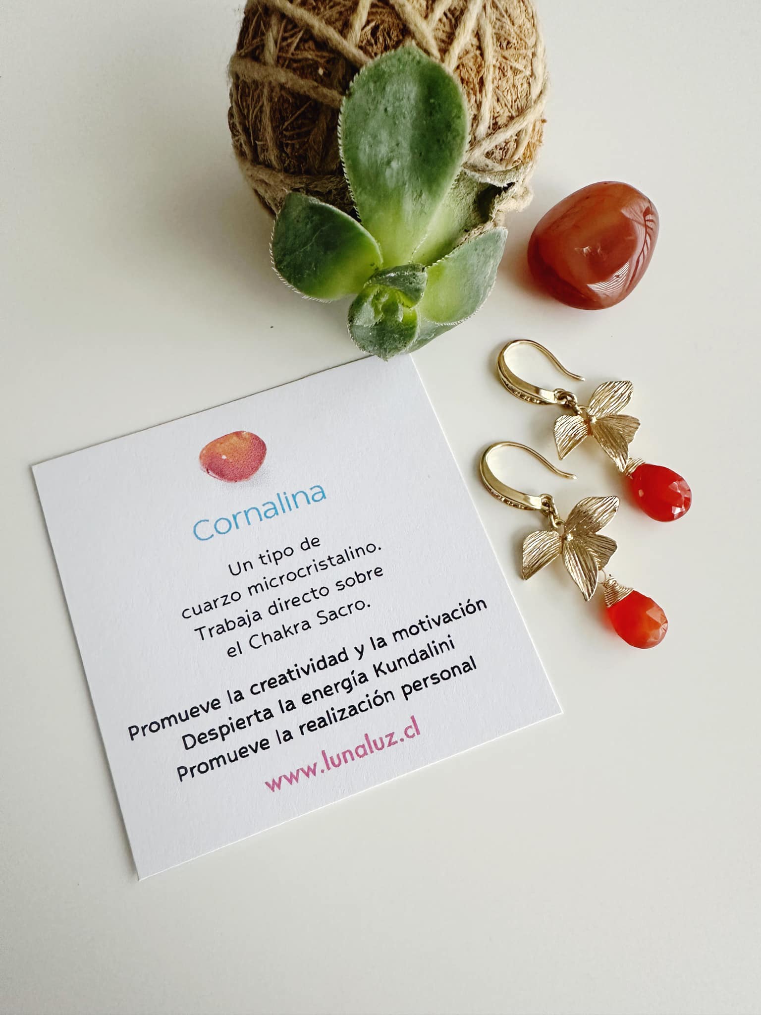 Aros flor en piedra Cornalina. Incluye significado de la piedra y  packing  para regalo