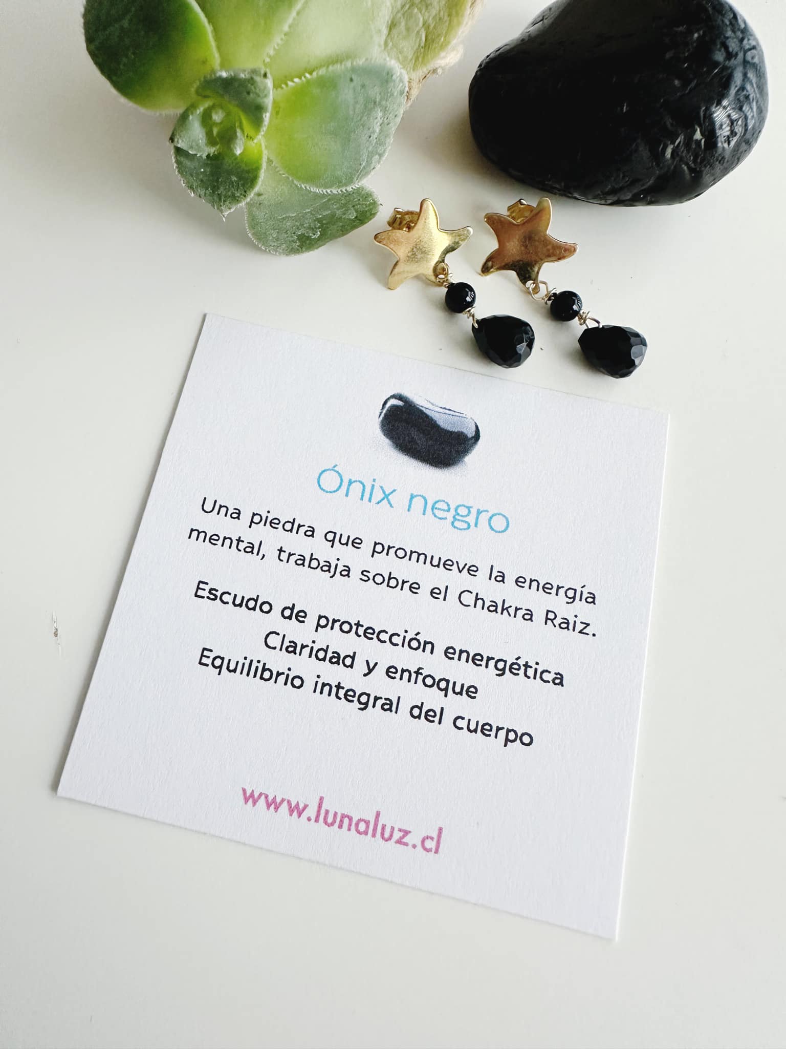 Aros estrella en piedra Onix negro. Incluye significado de la piedra  y packing para regalo