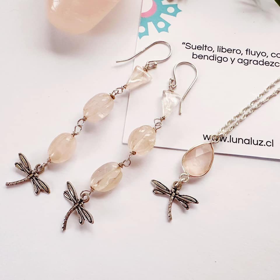 Conjunto Libélulas piedras Cuarzo Rosa. Incluye significado de la piedra y packing para regalo