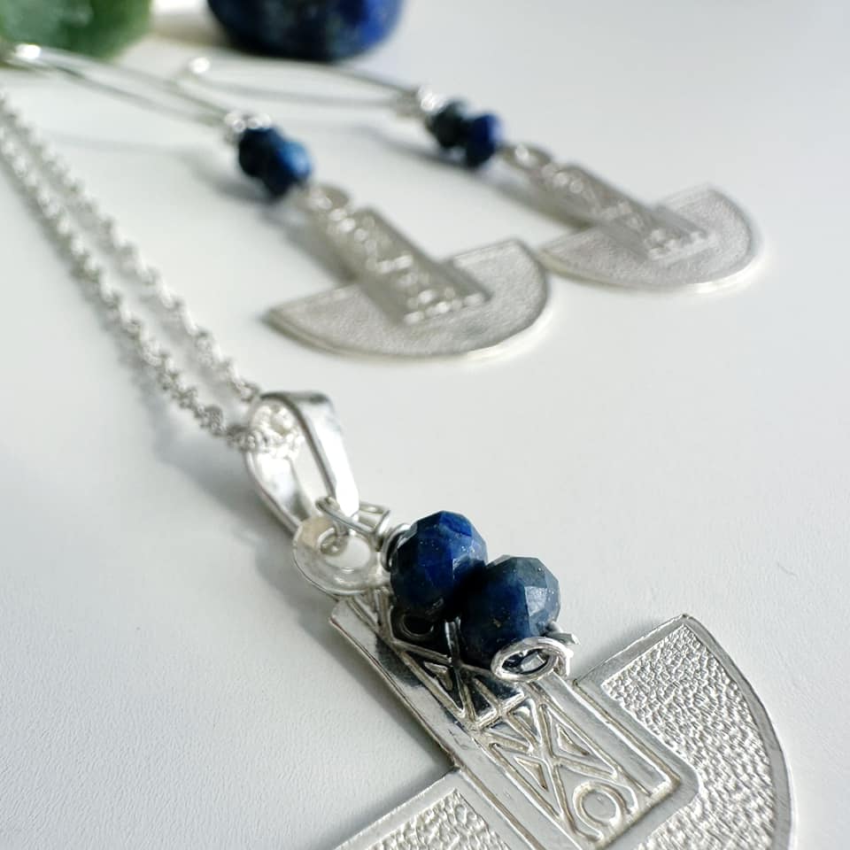 Conjunto piedra Lapislázuli. Incluye significado de la piedra y packing para regalo