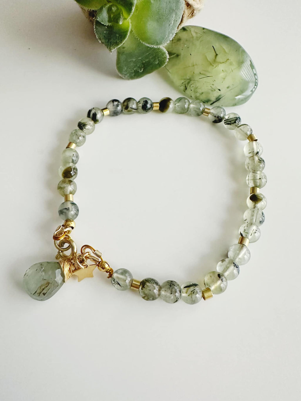 Pulsera piedra Prehnita. Incluye significado de su piedra y Packing para regalo