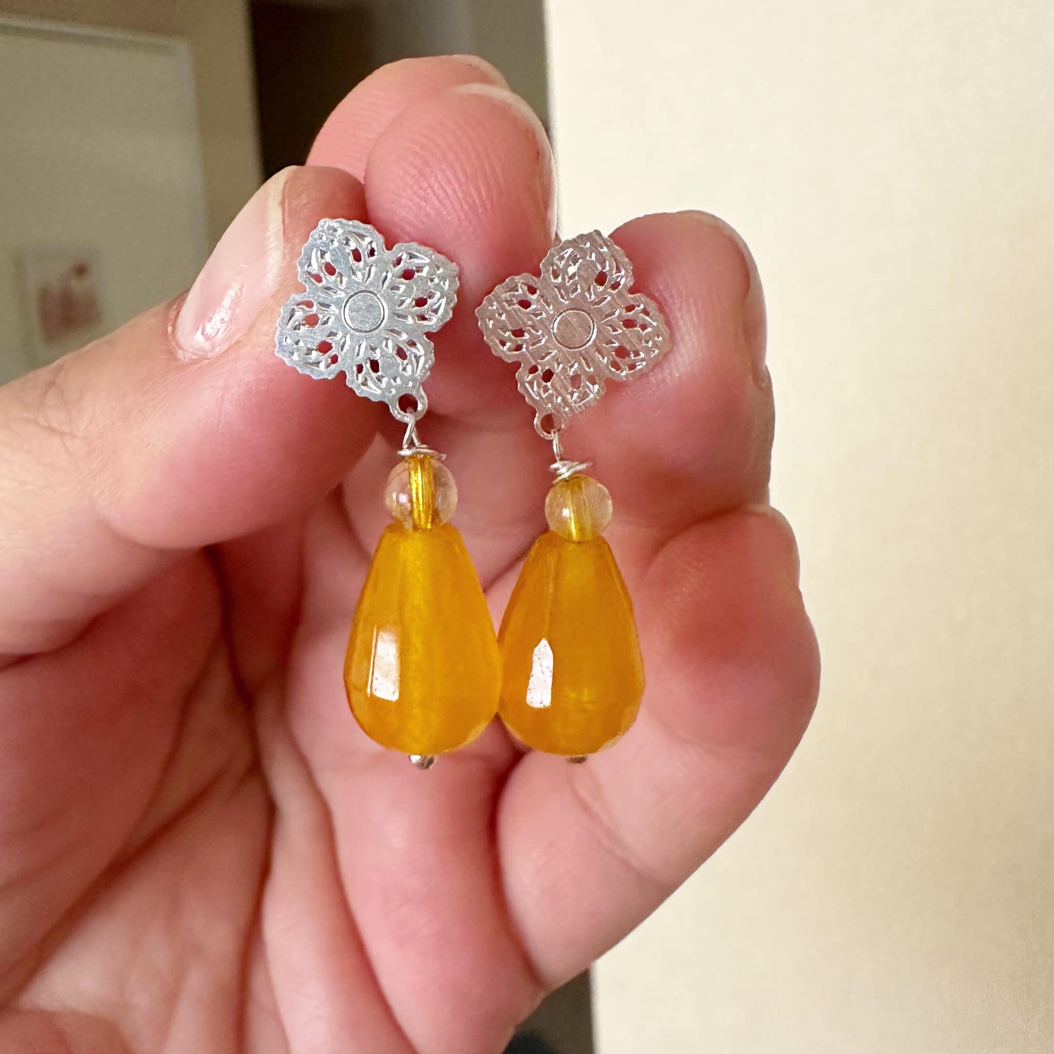 Aros silver piedra Ágata Amarilla. Incluye significado de lapiedra y packing para regalo