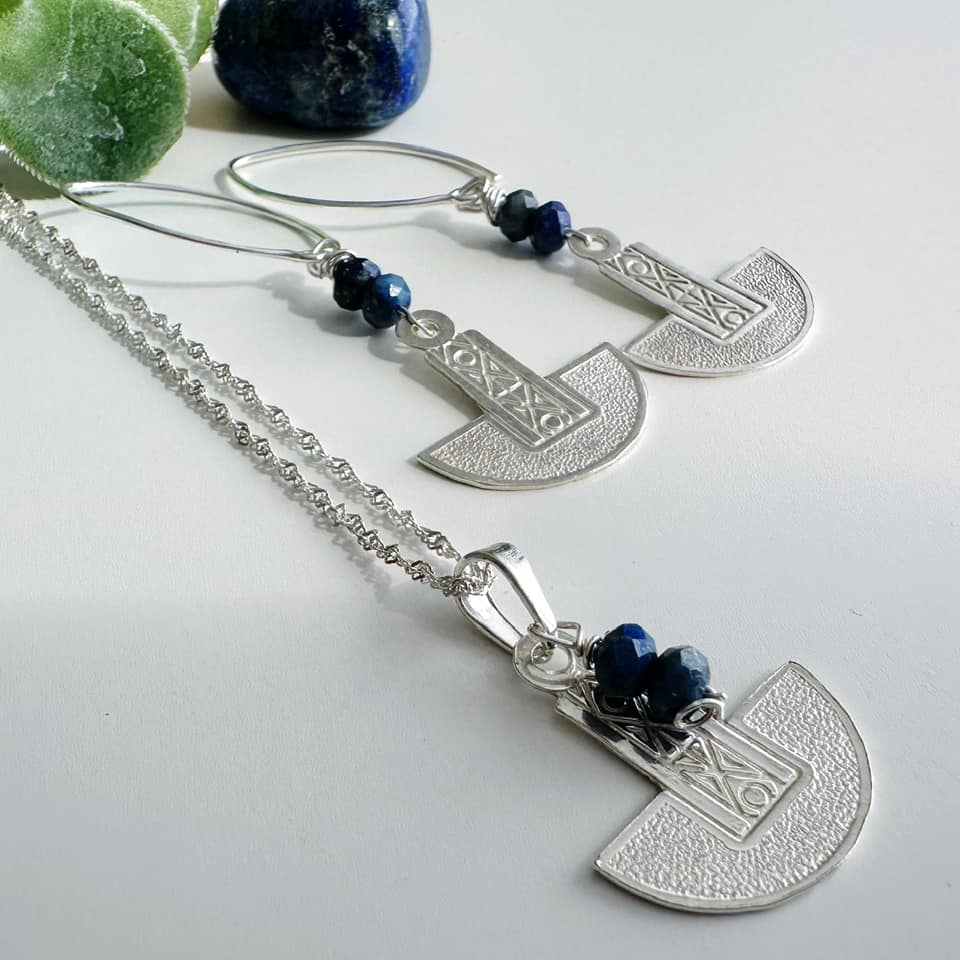 Conjunto piedra Lapislázuli. Incluye significado de la piedra y packing para regalo