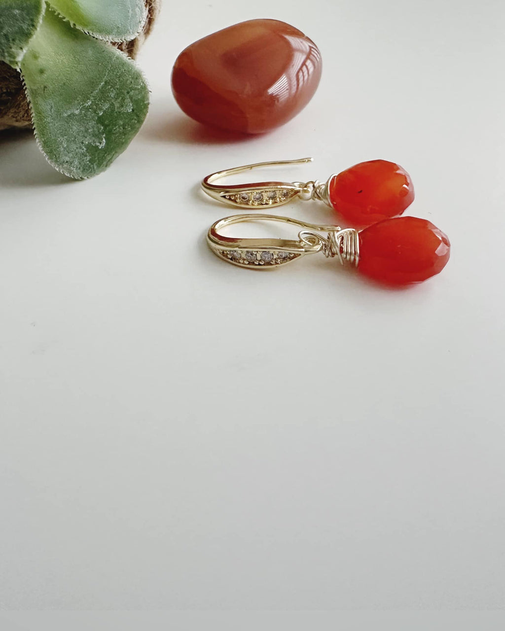 Aros piedra Cornalina. Incluye significado de la piedra y packing para regalo