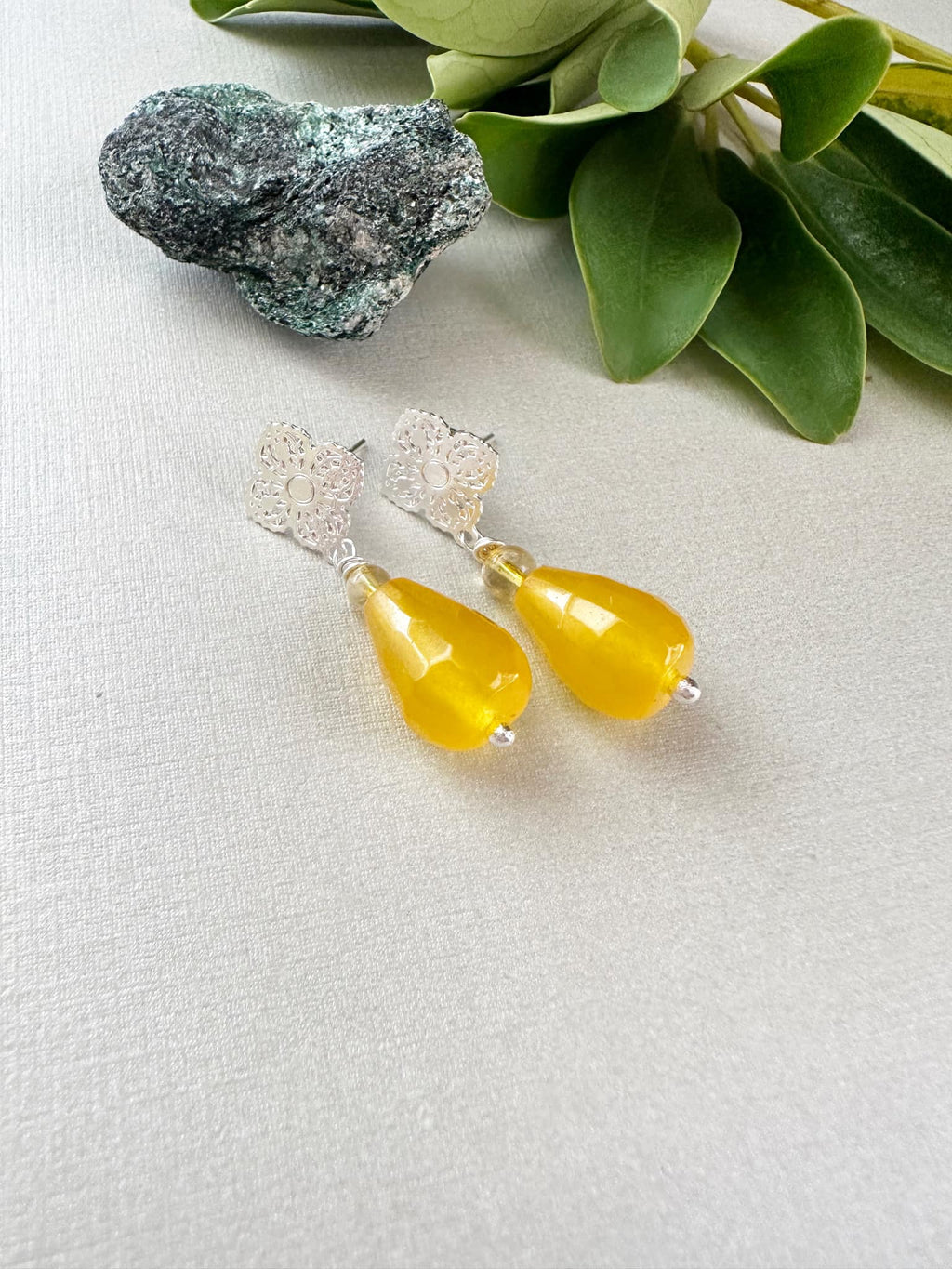 Aros silver piedra Ágata Amarilla. Incluye significado de lapiedra y packing para regalo