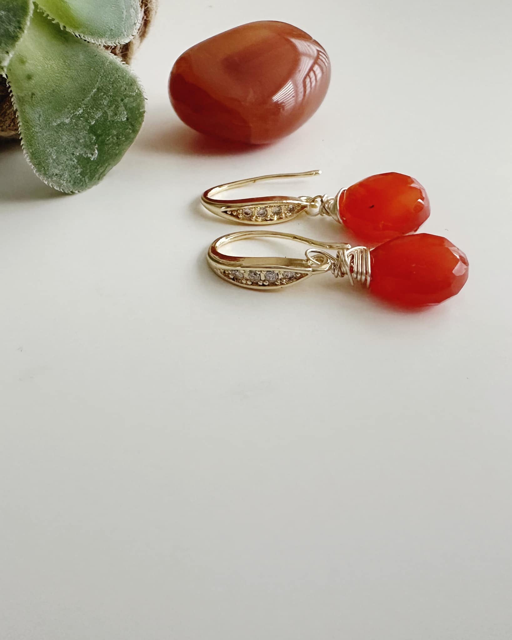 Aros piedra Cornalina. Incluye significado de la piedra y packing para regalo