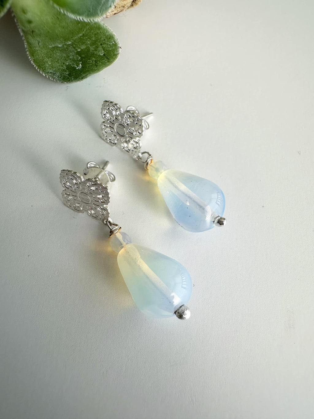 Aros silver Opalina viso azul. Incluye packing para regalo