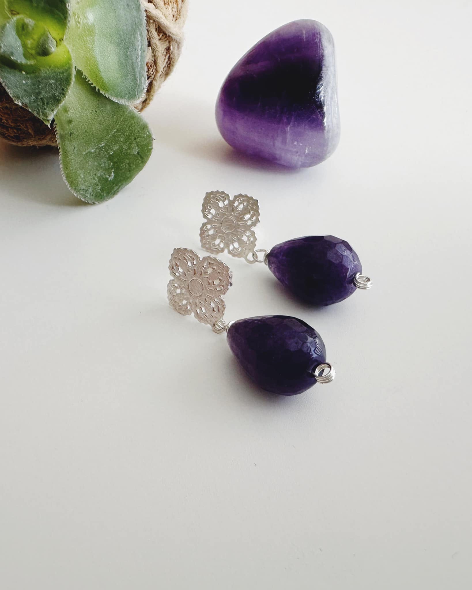 Aros Agata Violeta incluye significado de su piedra y Packing para regalo