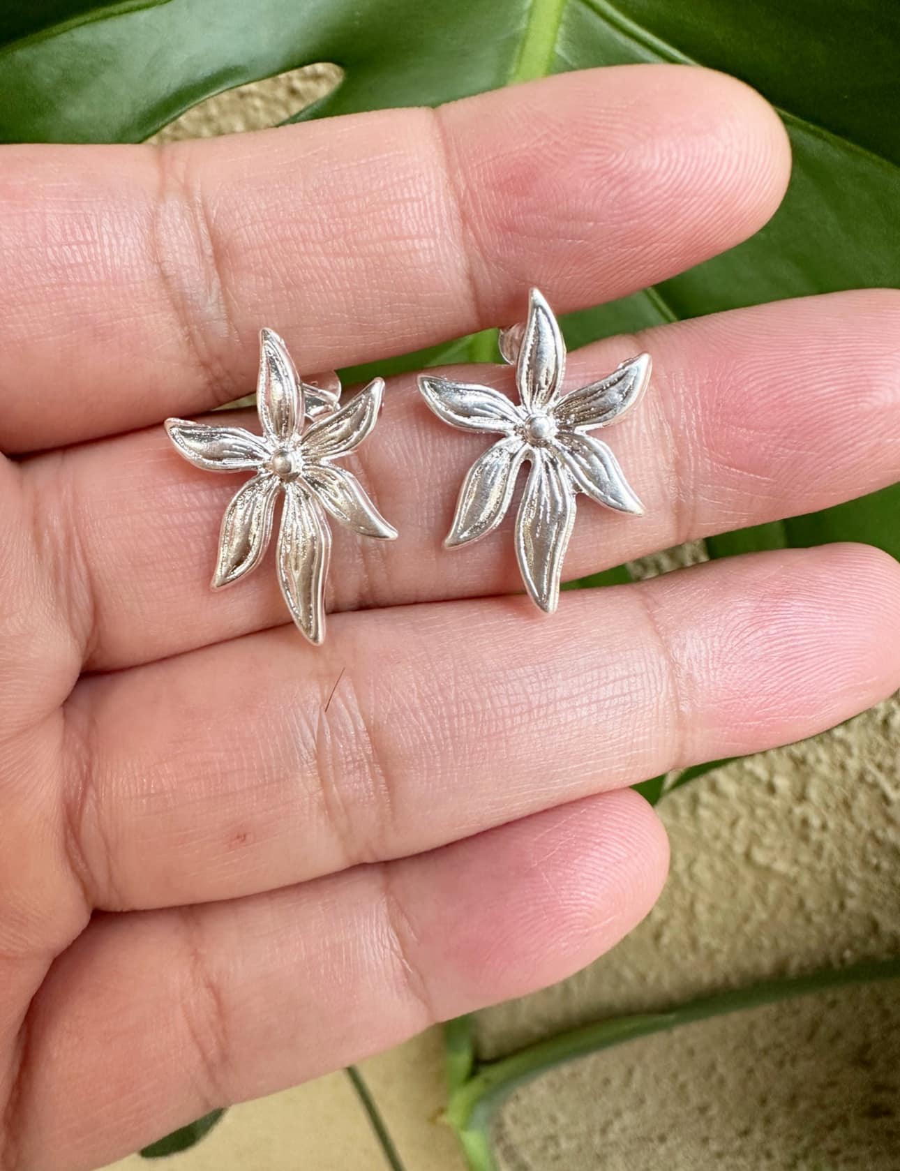 Aros de Flor silver . Incluye packing para regalo