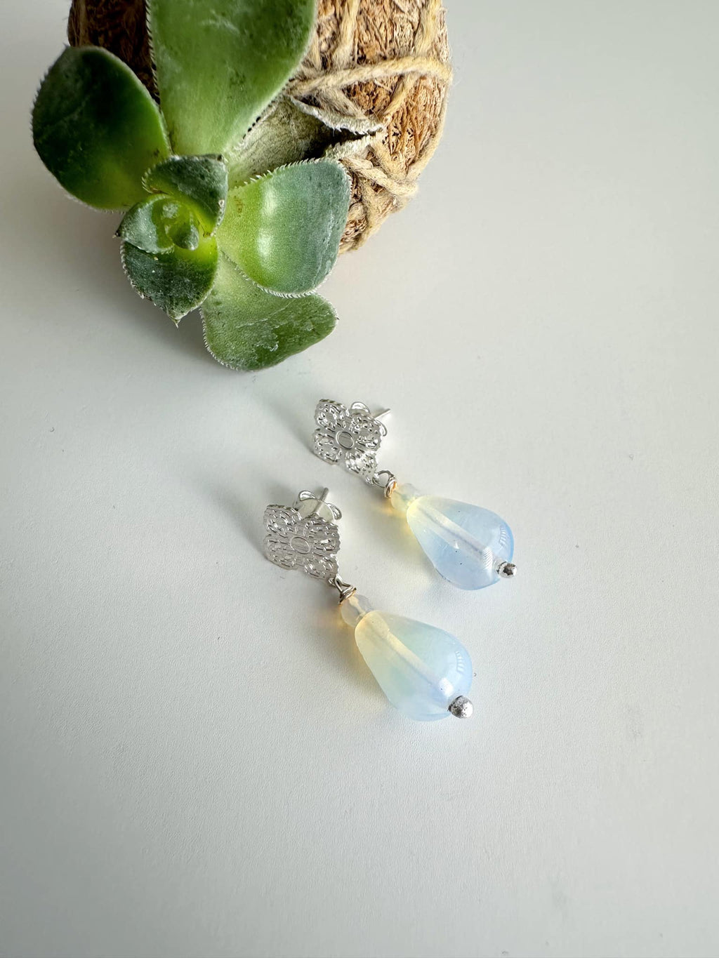 Aros silver Opalina viso azul. Incluye packing para regalo