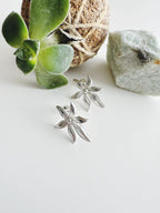 Aros de Flor silver . Incluye packing para regalo