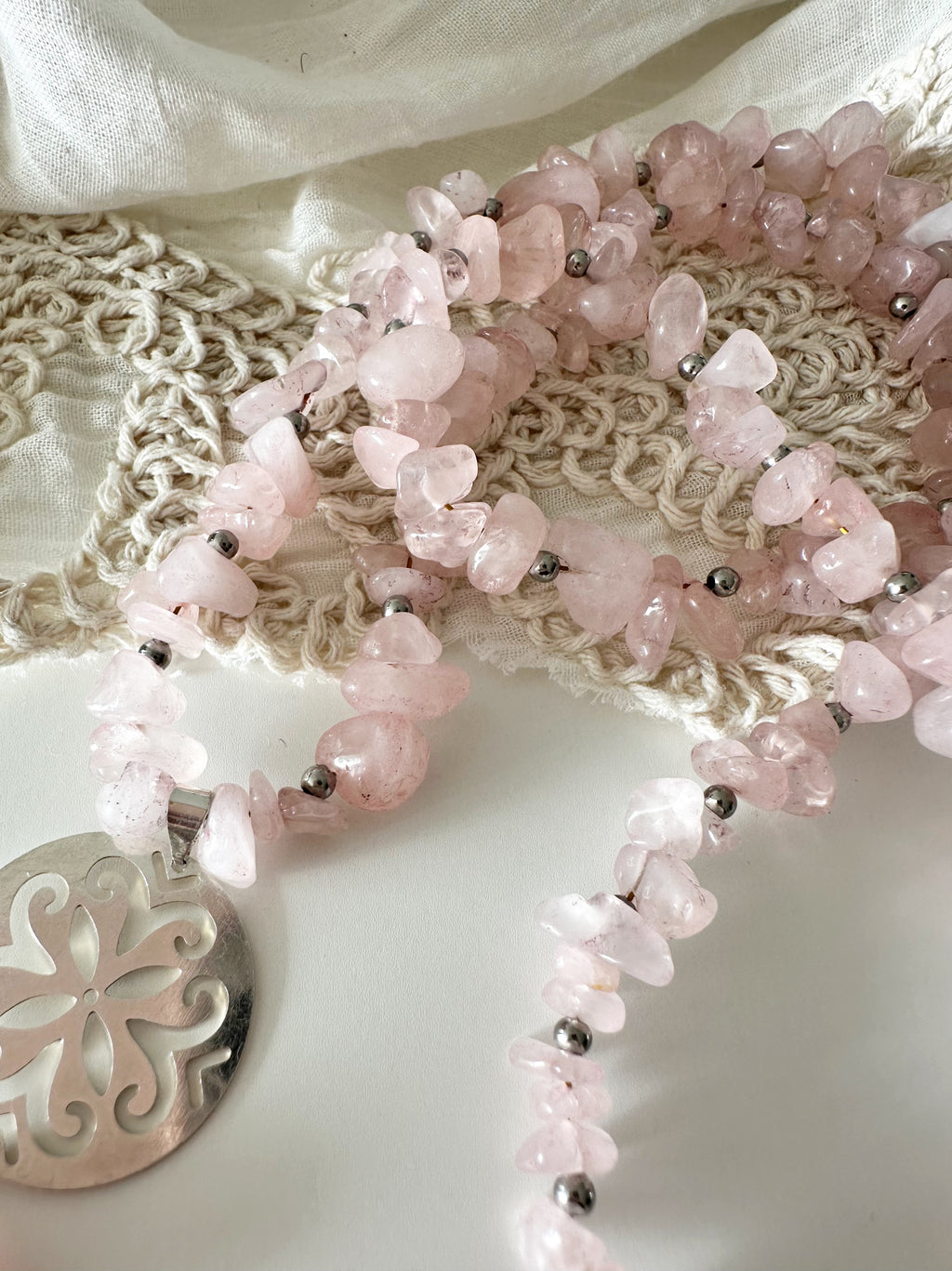Collar Largo de Cuarzo Rosa “Energía del Corazón”