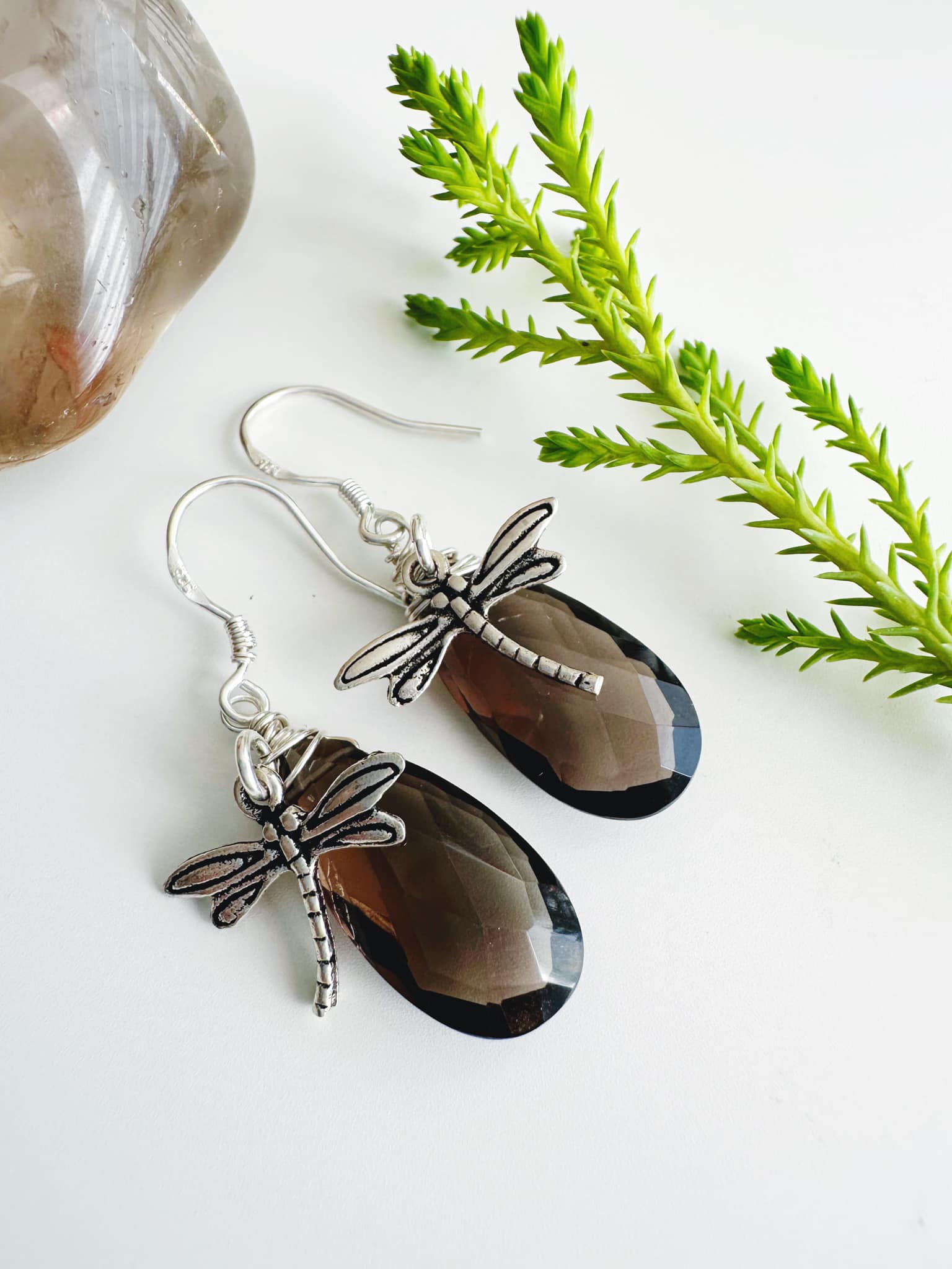 Aros de Plata 925 en piedra Cuarzo Ahumado. Incluye significado de la piedra y packing para regalo